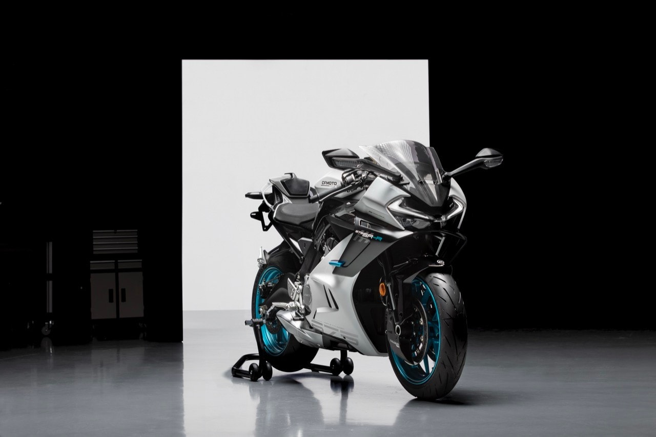 CFMOTO presenta la nuova sportiva a 3 cilindri 675 SR-R